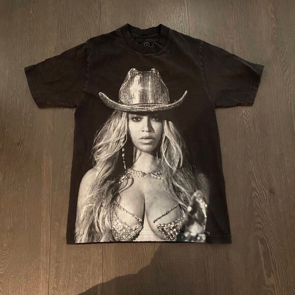 Beyonce Renaissance Tour T-Shirt size small - Picture 1 of 7